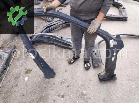 Volkswagen Bora Arka Çamurluk çıkma parça