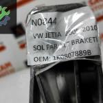 VW JETTA 05-10 ÇIKMA SOL FAR ALT BRAKETİ OEM; 1K0807889B