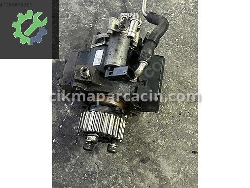 Volkswagen Passat Yakıt Pompası 03L130755E çıkma parça