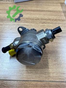 Volkswagen Passat Yüksek Basınç Pompası 03C127026R çıkma parça
