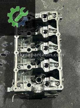 Audi Passat Silindir Kapağı 03G103373A çıkma parça