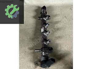 04L089B 057130764AB PASSAT B8 1.6 TDİ DCX YAKIT RAİL BORUSU