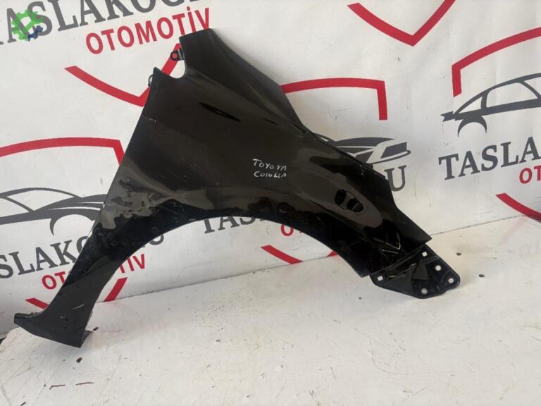 Toyota Corolla Sağ Ön Çamurluk çıkma parça