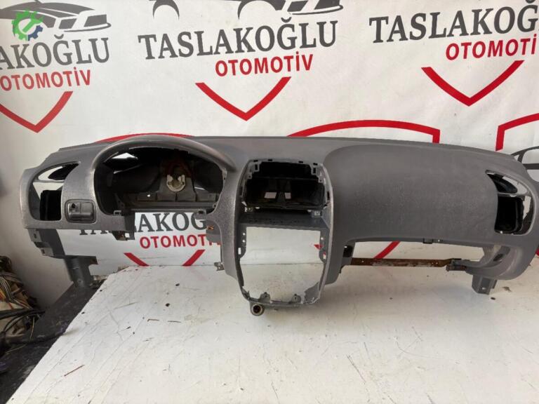 Hyundai Accent Torpido çıkma parça