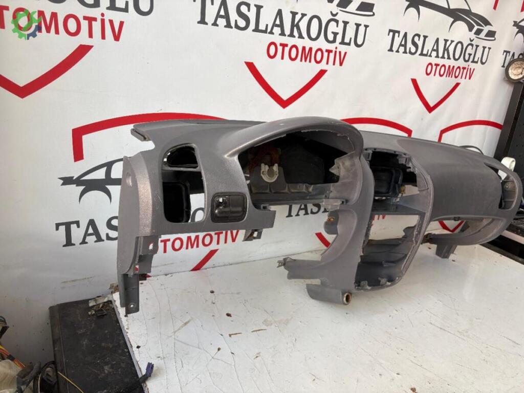 Hyundai Accent Torpido çıkma parça