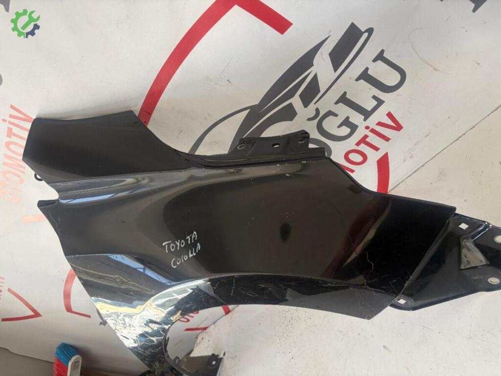 Toyota Corolla Sağ Ön Çamurluk çıkma parça