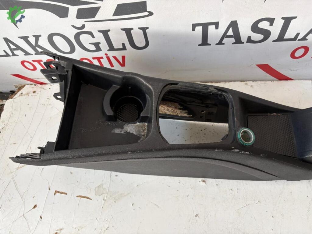 Fiat Punto Orta Konsol çıkma parça