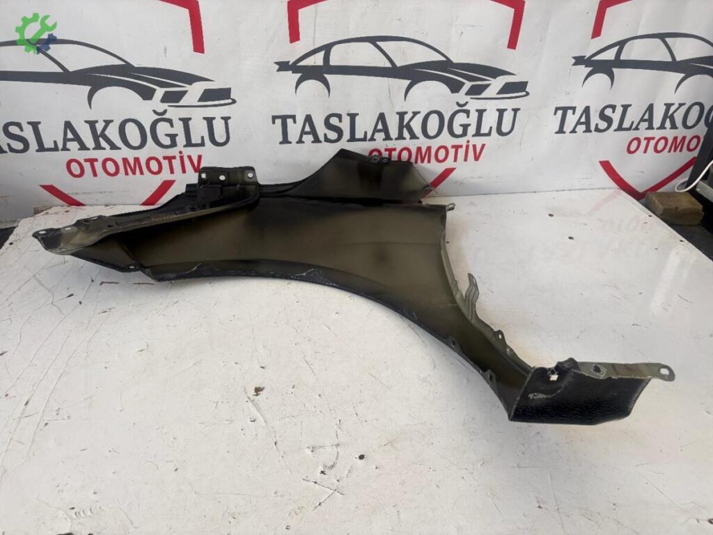 Toyota Corolla Sağ Ön Çamurluk çıkma parça