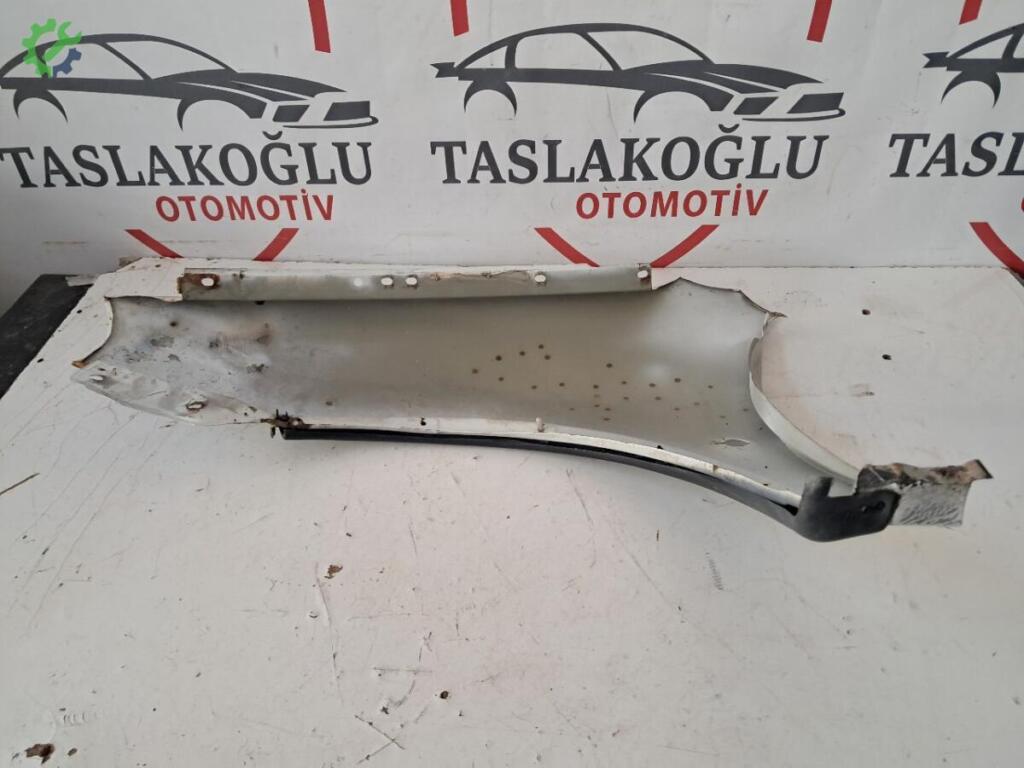 Opel Corsa Sağ Ön Çamurluk çıkma parça