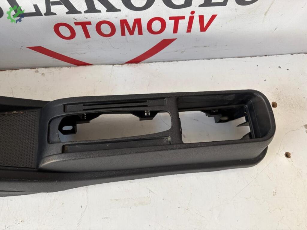 Fiat Punto Orta Konsol çıkma parça