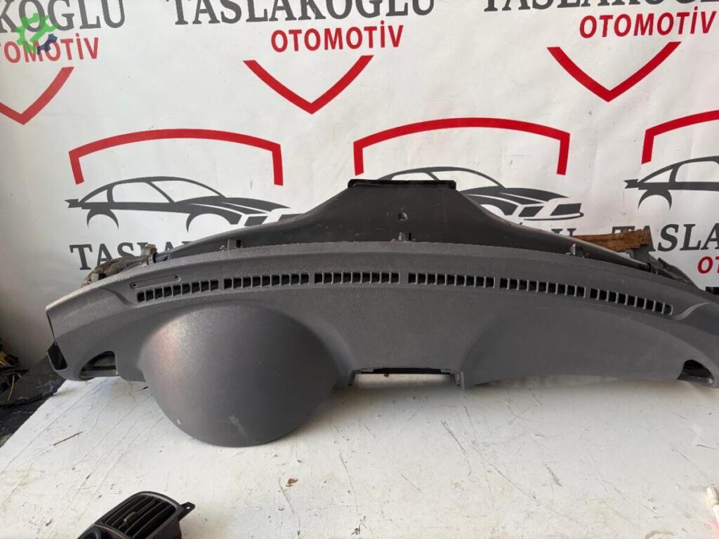 Hyundai Accent Torpido çıkma parça