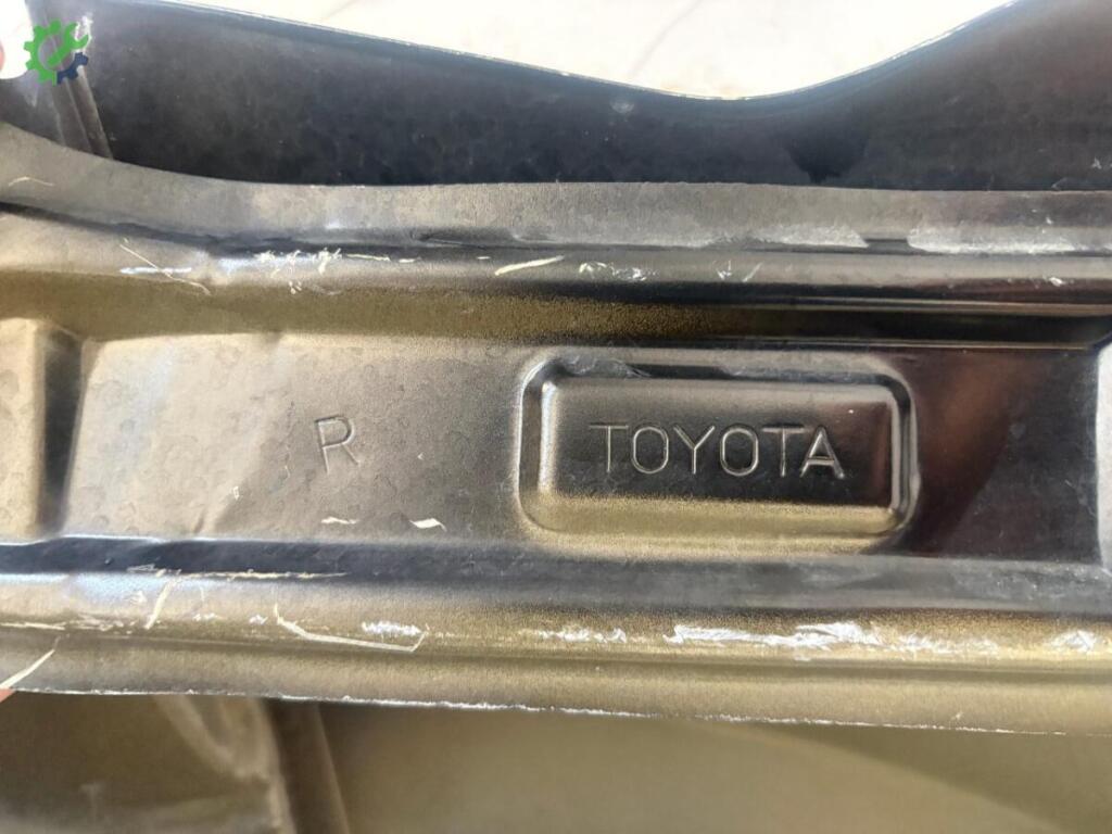 Toyota Corolla Sağ Ön Çamurluk çıkma parça