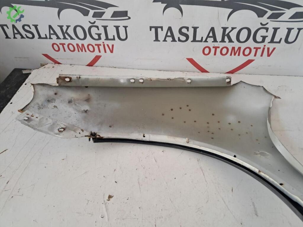 Opel Corsa Sağ Ön Çamurluk çıkma parça