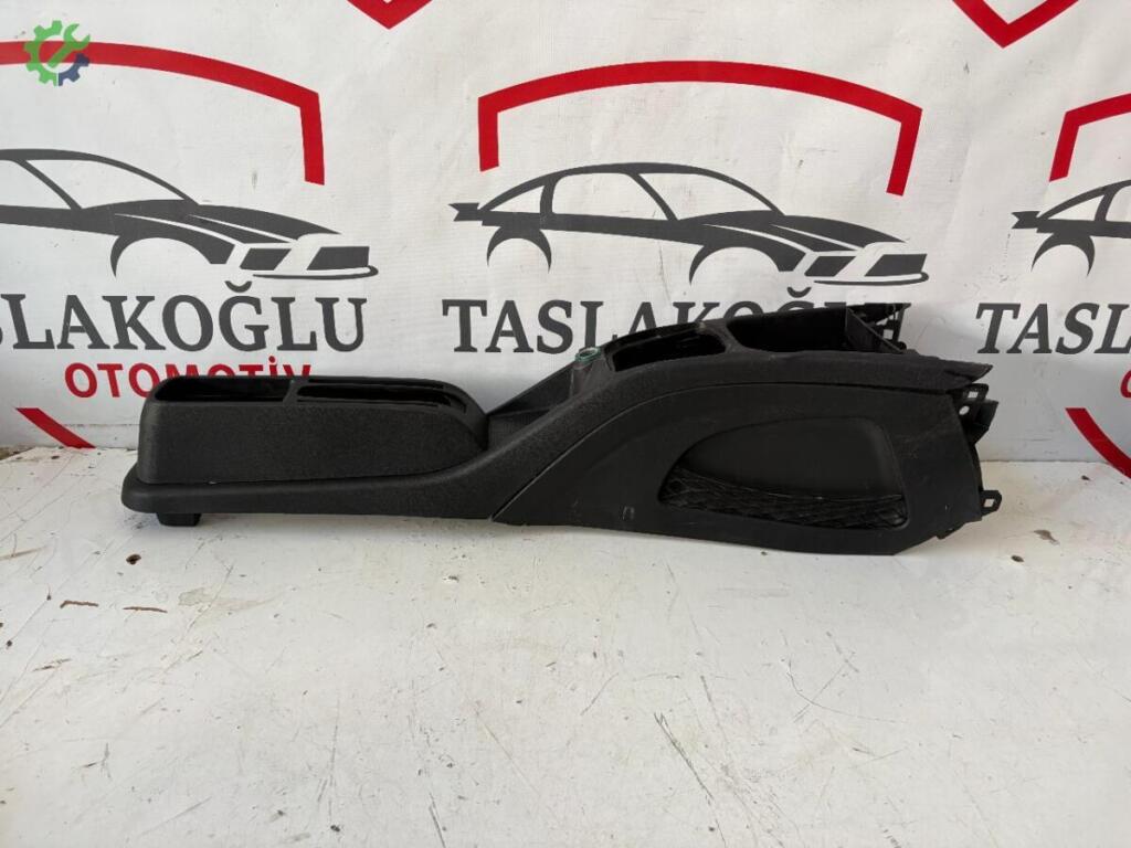 Fiat Punto Orta Konsol çıkma parça