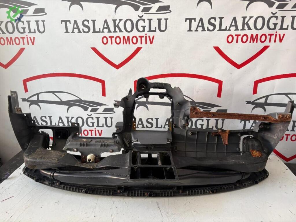 Hyundai Accent Torpido çıkma parça