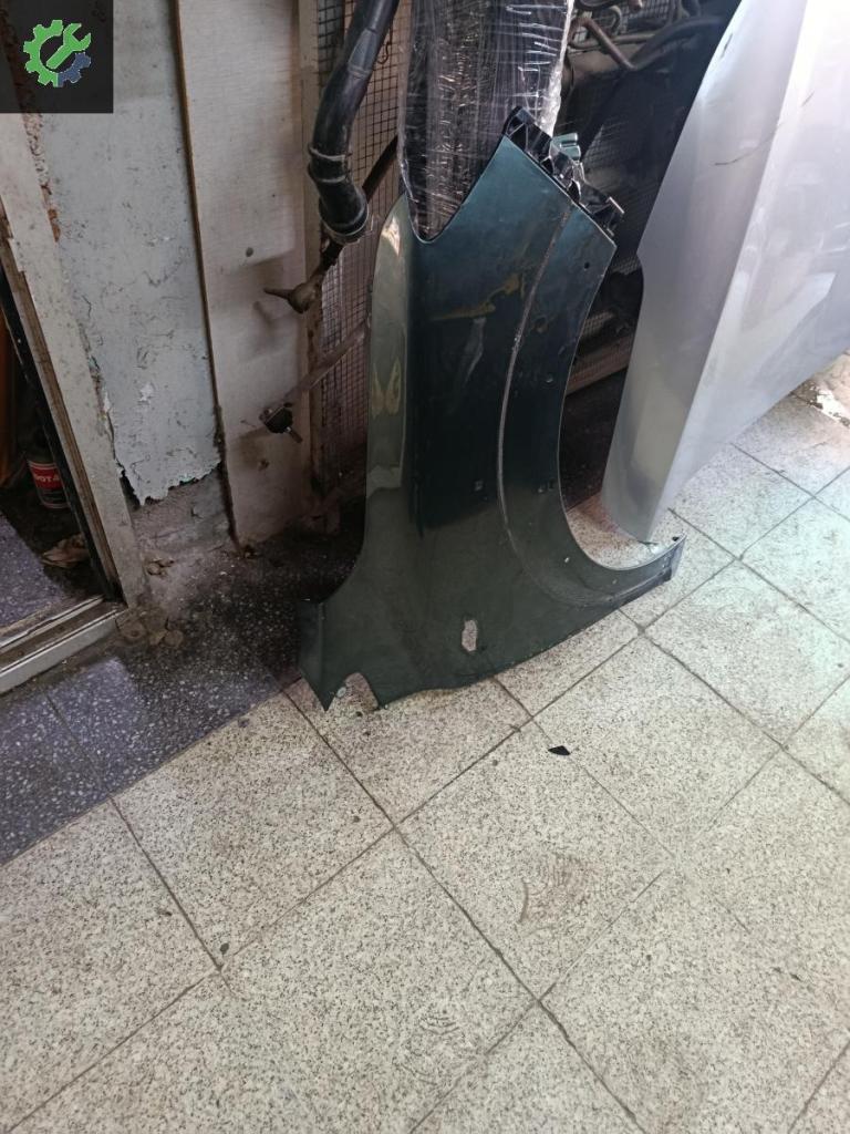 Dacia Sandero Sağ Ön Çamurluk çıkma parça