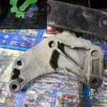 13185906 Opel Corsa D motor kulağı