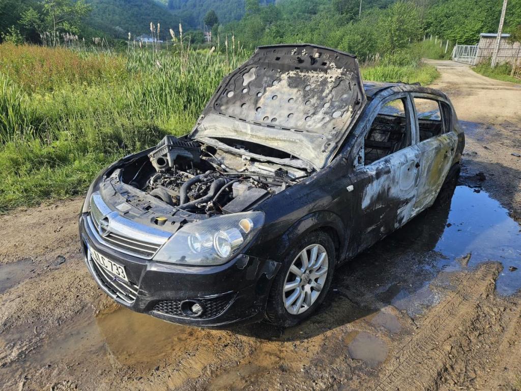 Yanık araç Opel