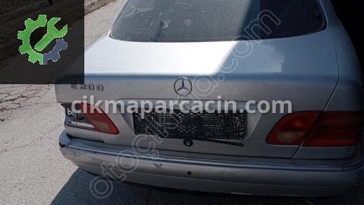 Mercedes-Benz E Serisi Bagaj Kapağı çıkma parça