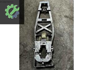 1T0837886B 1T0839886A CADDY TOURAN SAĞ KAPI KOLU İÇ BRAKETİ