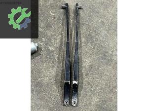 1T0955409A 1T0959410A TOURAN SAG SOL SİLECEK KOLU