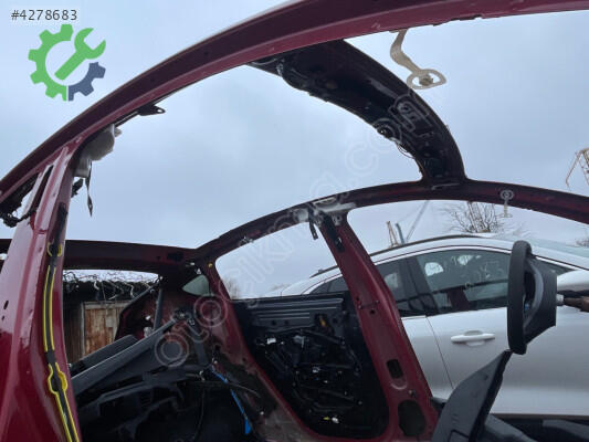 Tesla Model Y Tavan çıkma parça