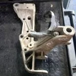 1K01992951 Caddy2 Golf 6 motor traverisi sol ön parçası