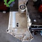 1K01992951 Caddy2 Golf 6 motor traverisi sol ön parçası