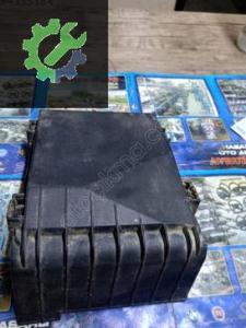 1K0.937.132 Caddy2 04/10 motor içi sigorta kutusu üst kapağı