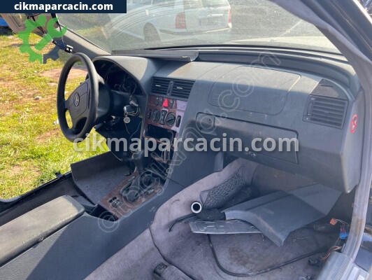 Mercedes-Benz C Serisi Torpido çıkma parça