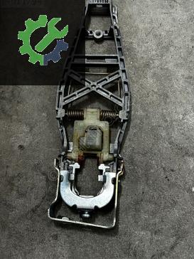 1T0837886B 1T0839886A CADDY TOURAN SAĞ KAPI KOLU İÇ BRAKETİ
