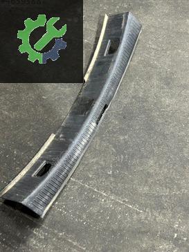 1T0863459A TOURAN BAGAJ PLASTİK KAPLAMASI