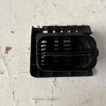 VOLKSWAGEN PASSAT B4 TORPİDO SAĞ KALORİFER IZGARASI