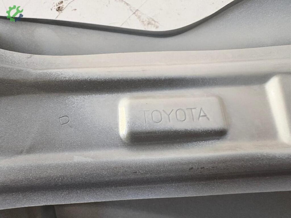 Toyota Corolla Sağ Ön Çamurluk çıkma parça