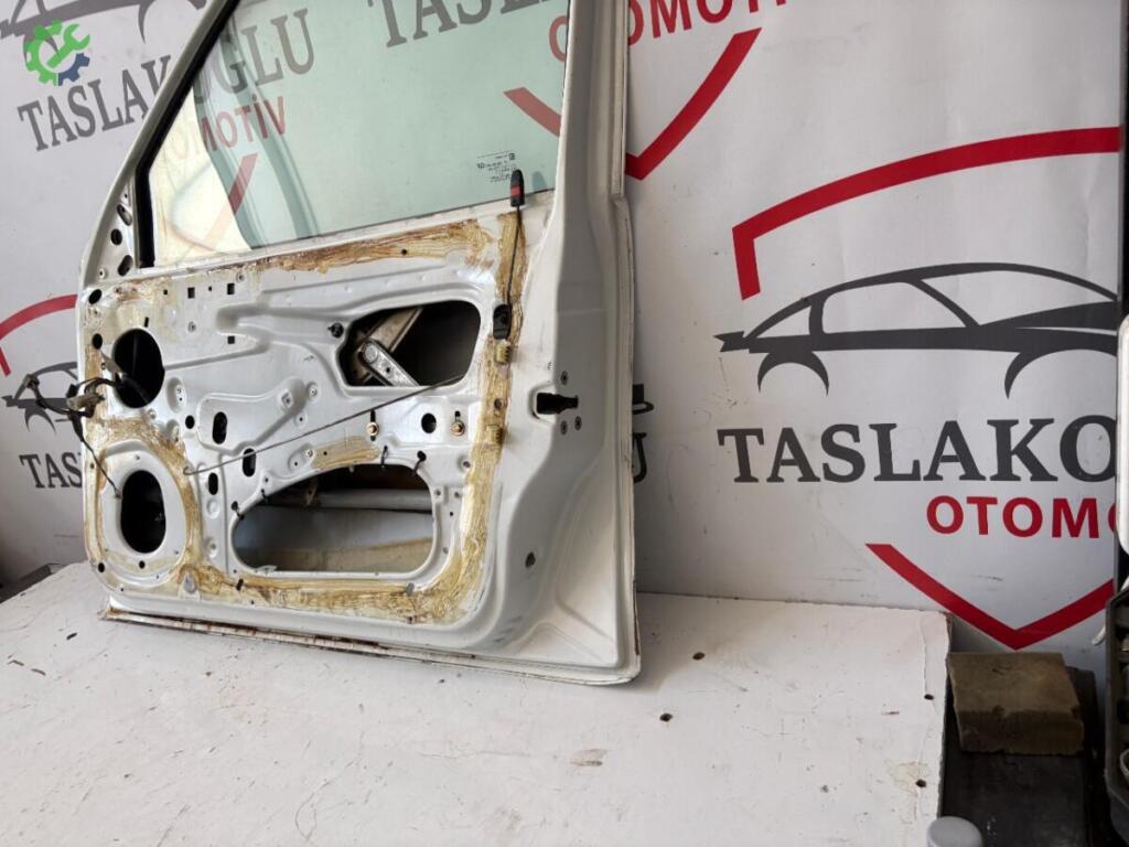 Opel Corsa Sağ Ön Kapı çıkma parça
