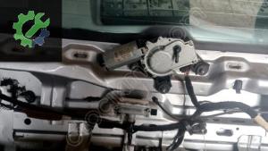 2001 polo arka silecek motoru çıkma