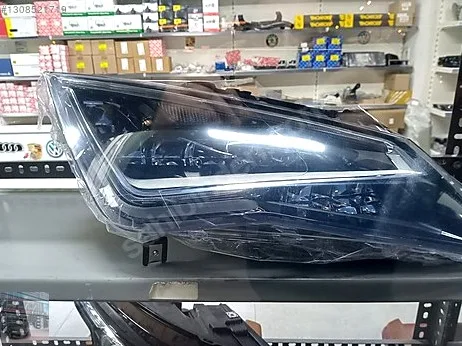 Seat Leon Sağ Ön Far çıkma parça