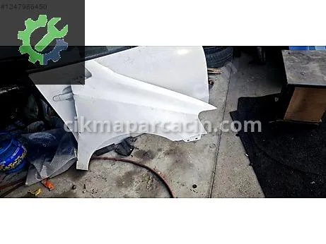 Volkswagen Polo Çamurluk (Ön) çıkma parça
