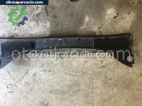 Ford Focus Ön Cam Izgarası çıkma parça