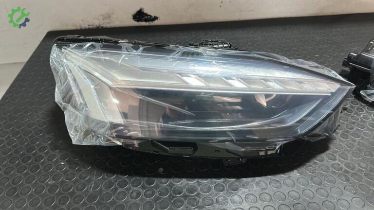 Audi A4 Far çıkma parça