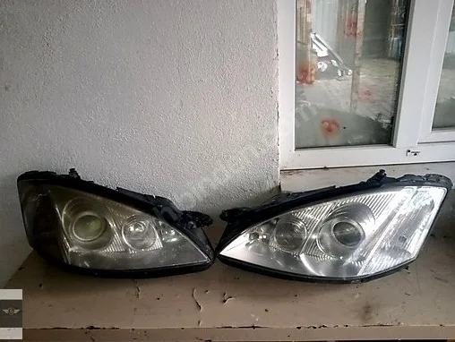 221 kasa Mercedes ön Zenon far