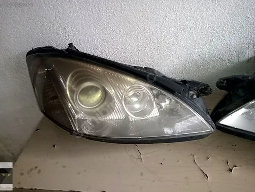 221 kasa Mercedes ön Zenon far