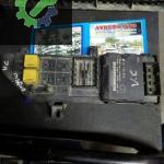 24443147 opel vectra c bagaj içi sigorta kutusu