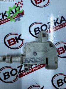 Volkswagen Passat Orijinal Sıfır Bagaj 3B0959781