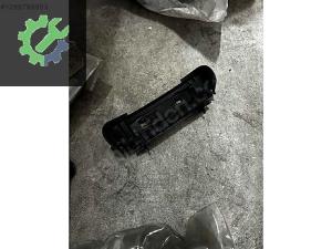 4B0839885 AUDİ A3 SAĞ ÖN DIŞ KAPI KOLU BRAKETİ