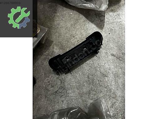 4B0839885 AUDİ A3 SAĞ ÖN DIŞ KAPI KOLU BRAKETİ