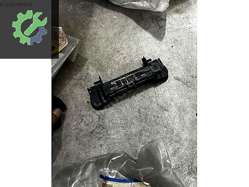 4B0839885 AUDİ A3 SAĞ ÖN DIŞ KAPI KOLU BRAKETİ