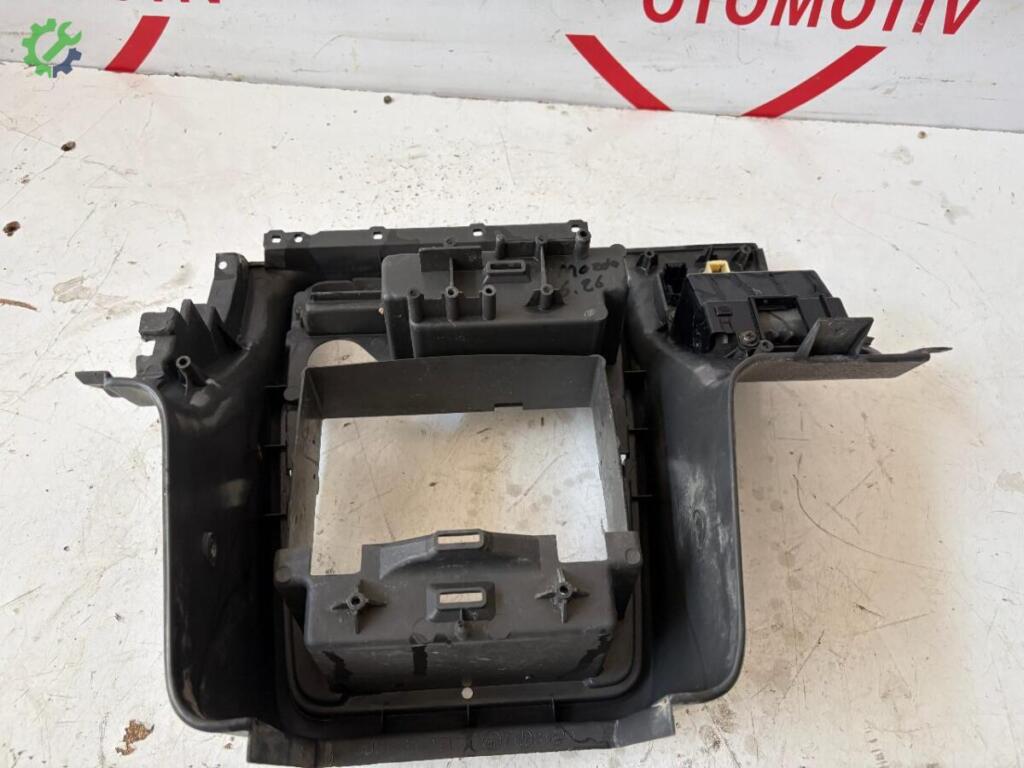 Mazda 626 Torpido çıkma parça