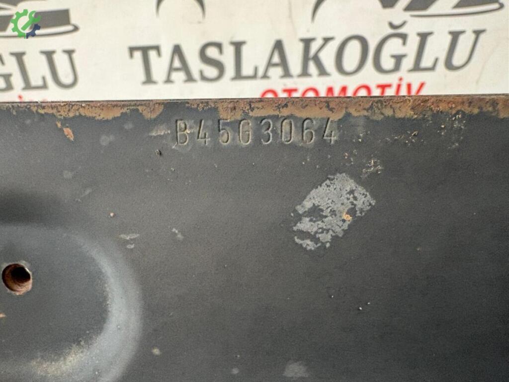 Renault Clio Radyatör Traversi çıkma parça