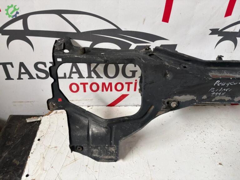 Peugeot Partner Ön Panel çıkma parça